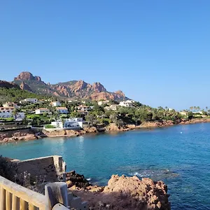 Agay A 2 Pas Des Plages , Saint-Raphaël France